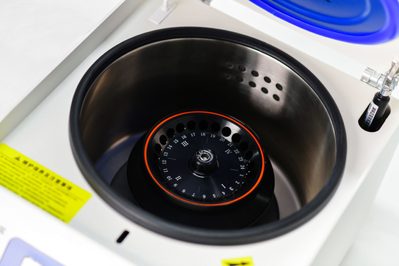 Benchtop 400ml centrifuge kecepatan tinggi untuk 48/24/12 tabung Max 21000 RPM