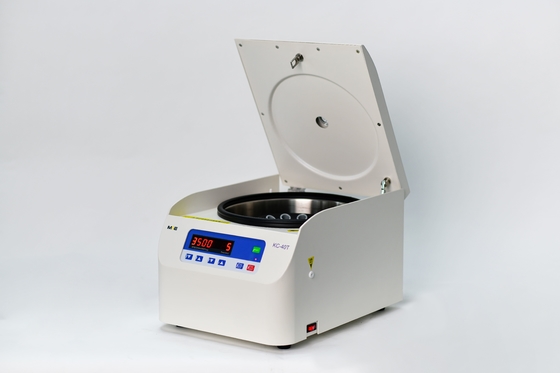 Diam &amp; Efisien Labtech Meja Atas Kecepatan Rendah Centrifuge Kecepatan Maksimum 4000 RPM Dan Tingkat Kebisingan ≤55dB ((A)