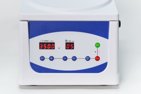 Low-Noise 4000 RPM Low Speed Centrifuge Machine 2100xg RCF Untuk Aplikasi Laboratorium Rutin