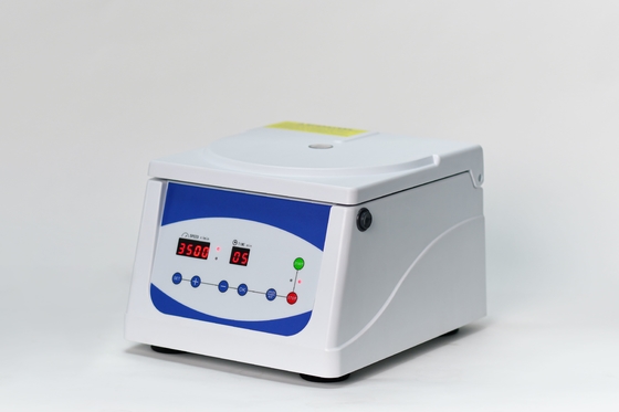Low-Noise 4000 RPM Low Speed Centrifuge Machine 2100xg RCF Untuk Aplikasi Laboratorium Rutin