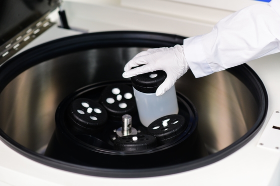 Centrifuge bervolume besar berpendingin dengan suhu terkontrol vertikal Kapasitas 4L -20°C sampai +40°C