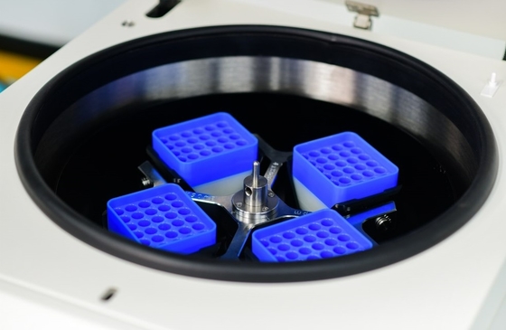 Biosafety Automatic Decapitation Centrifuge dengan akurasi kecepatan ±10r/min dan kecepatan maksimum 6000r/min